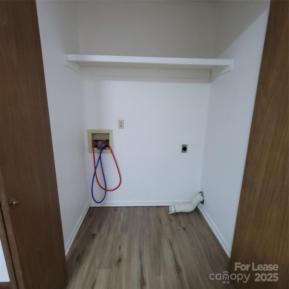 728 10th Street Blvd Nw - Photo 5 of 8