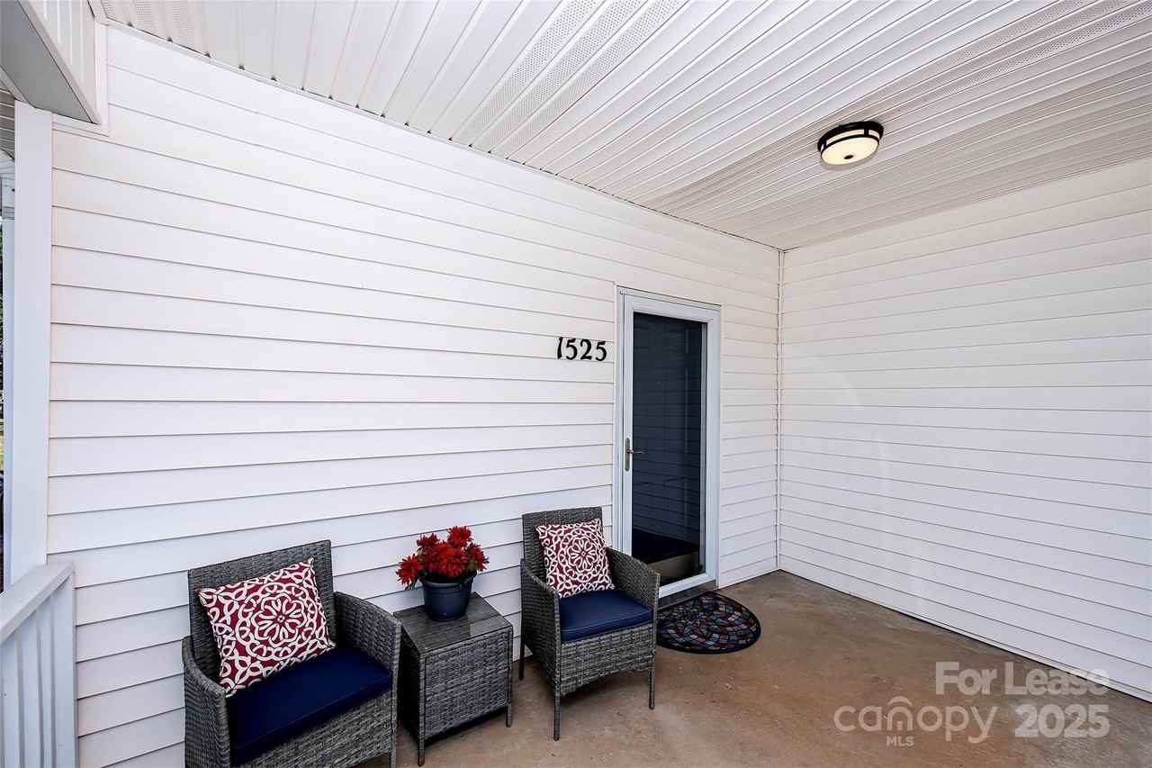 1525 Perfection Ave - Photo 3 of 21