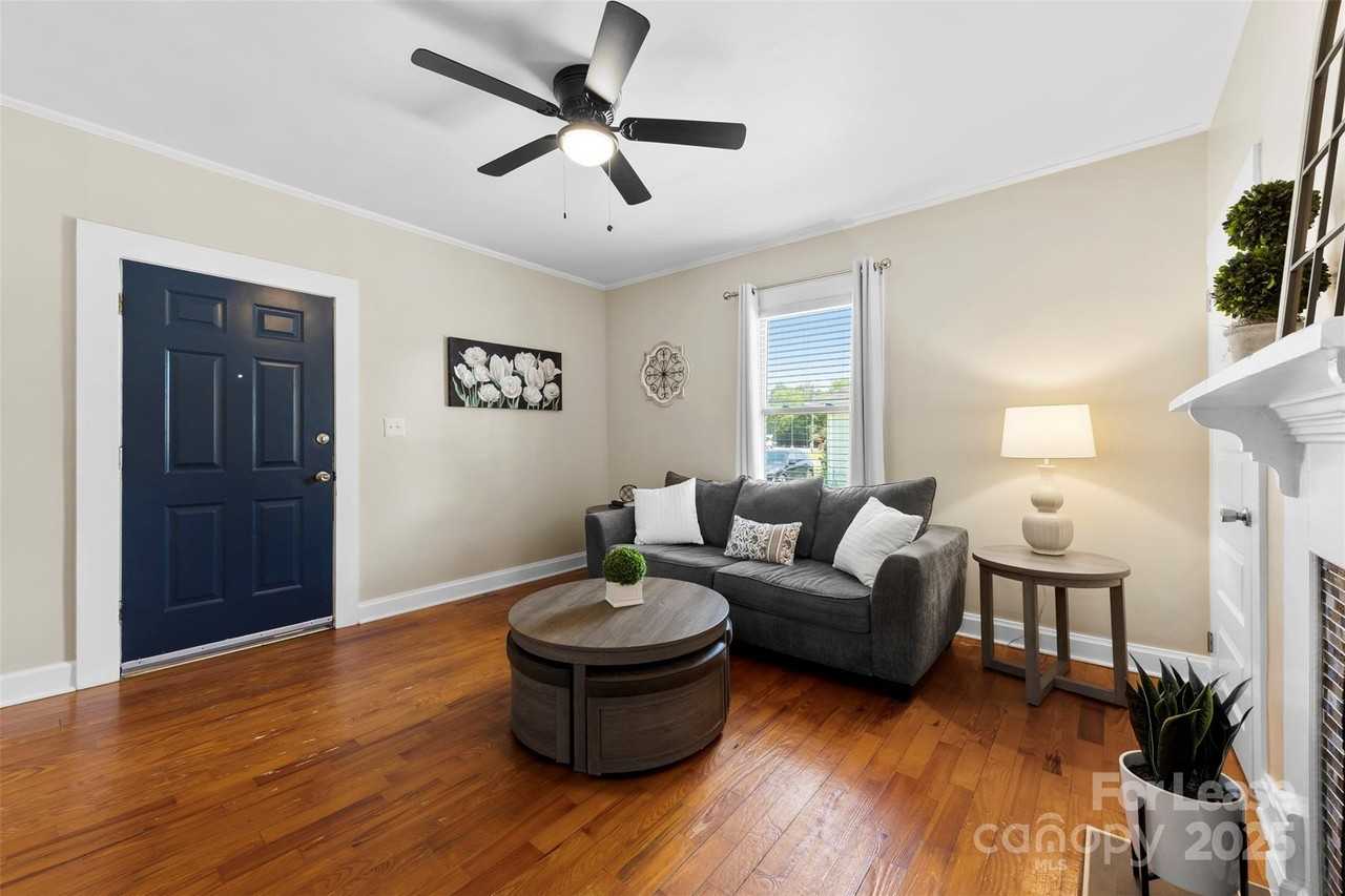 1525 Perfection Ave - Photo 4 of 21