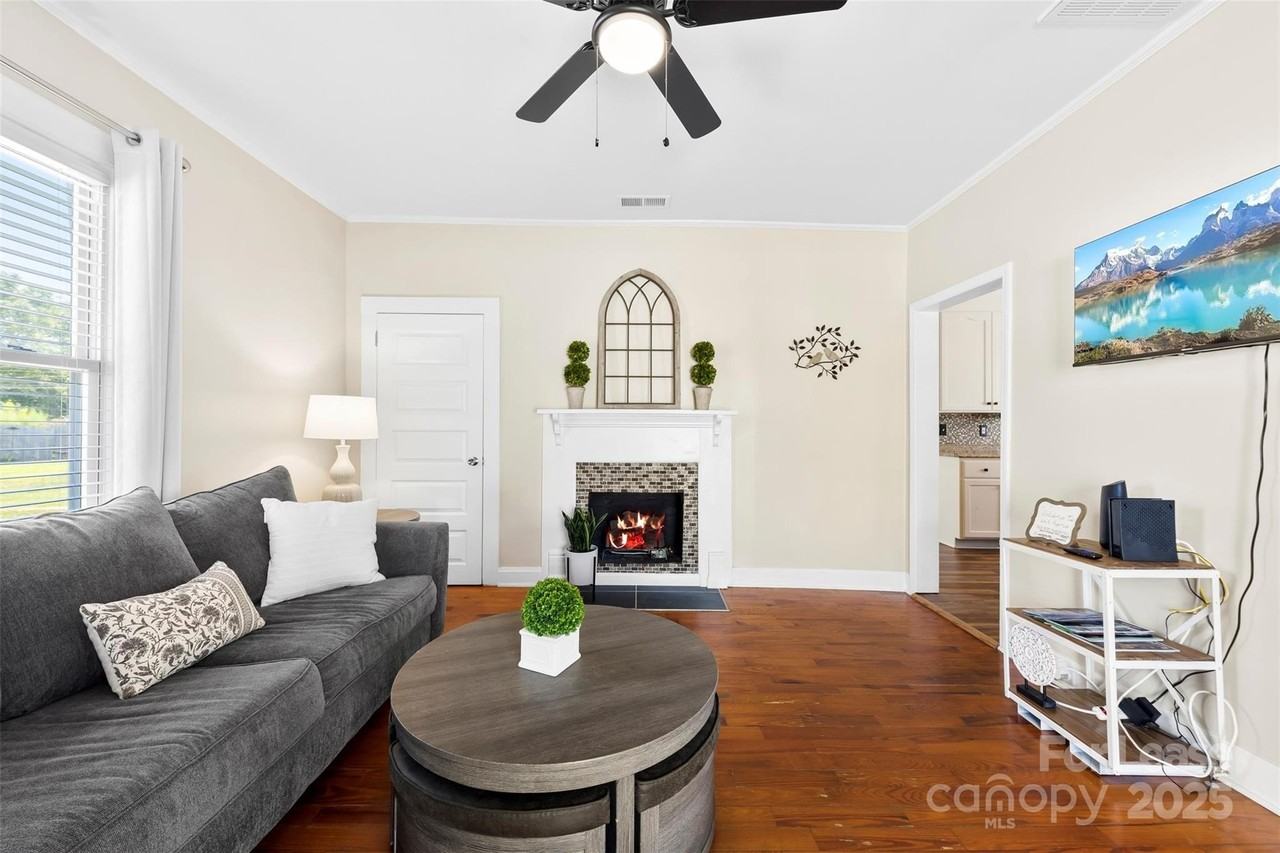 1525 Perfection Ave - Photo 5 of 21