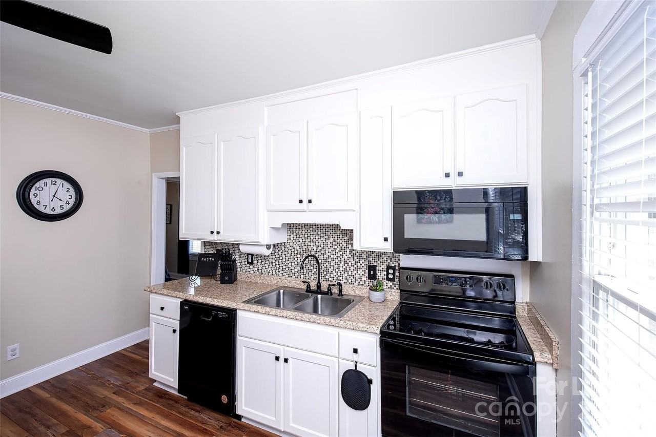 1525 Perfection Ave - Photo 7 of 21