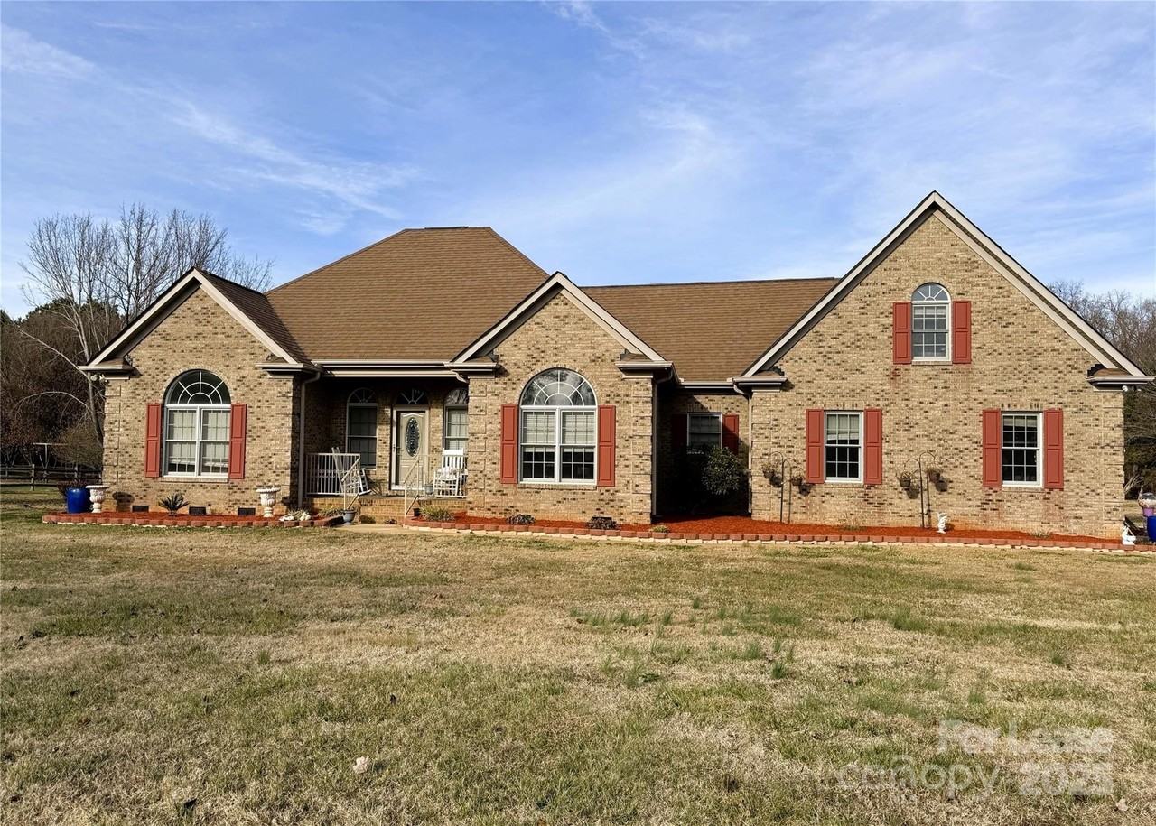 5919 Newell Dr - Photo 2 of 27