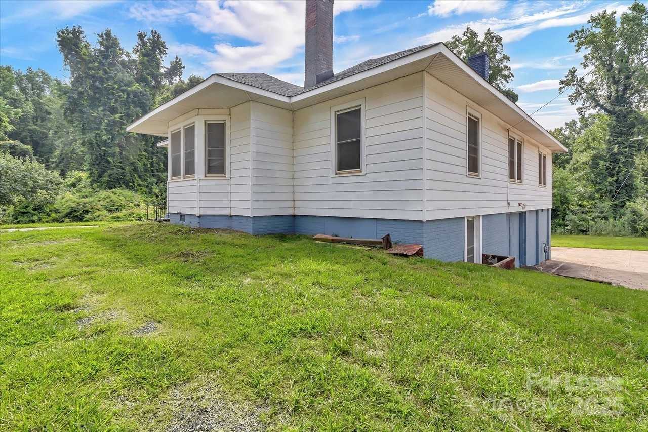 8209 Moores Chapel Rd - Photo 3 of 27