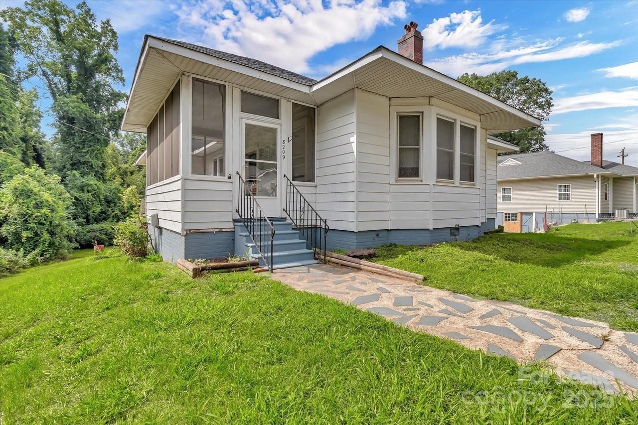 8209 Moores Chapel Rd - Photo 4 of 27