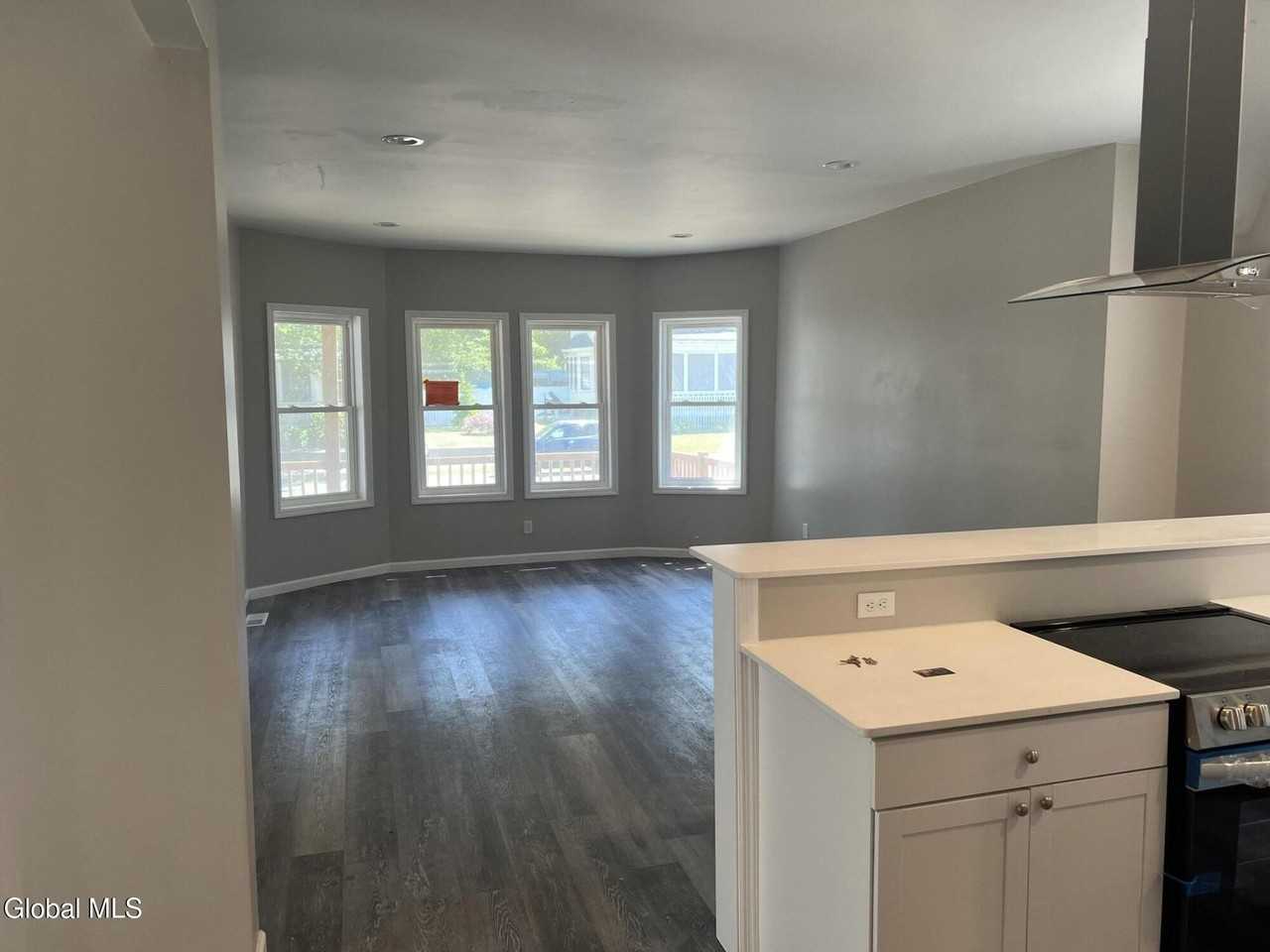 253 6th Ave - Photo 4 of 27