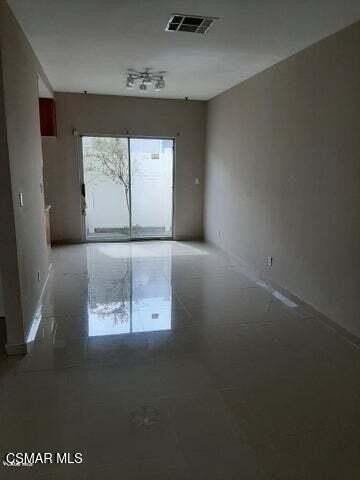 7337 Balboa Blvd Unit 5 #5 - Photo 6 of 15