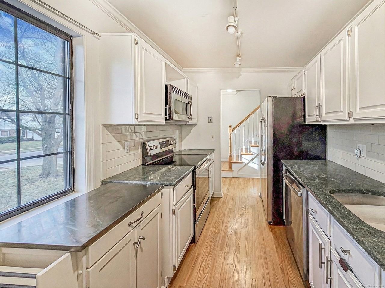 202 Soundview Ave #5 - Photo 2 of 18