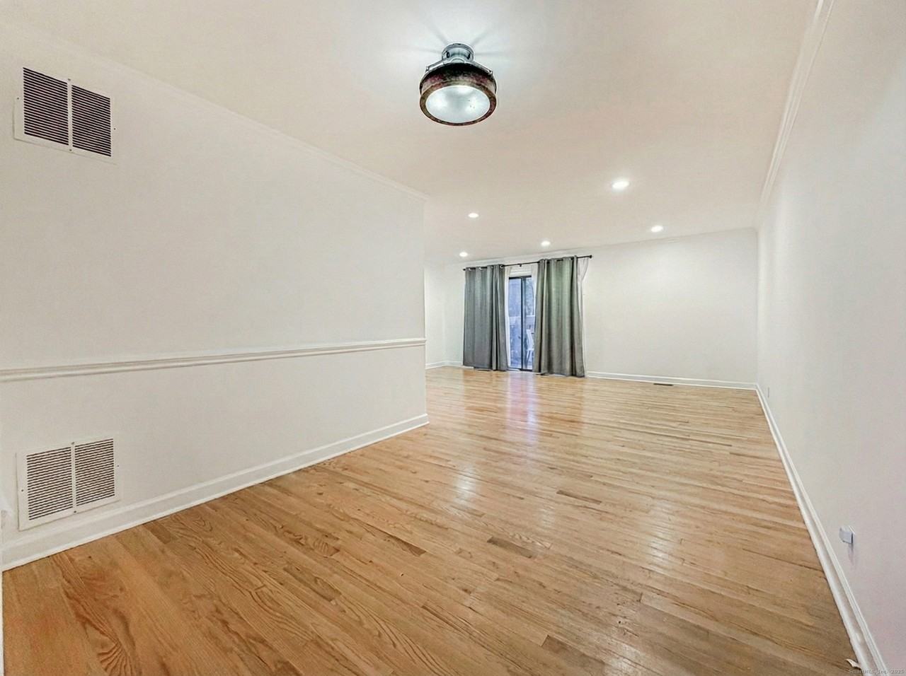 202 Soundview Ave #5 - Photo 4 of 18