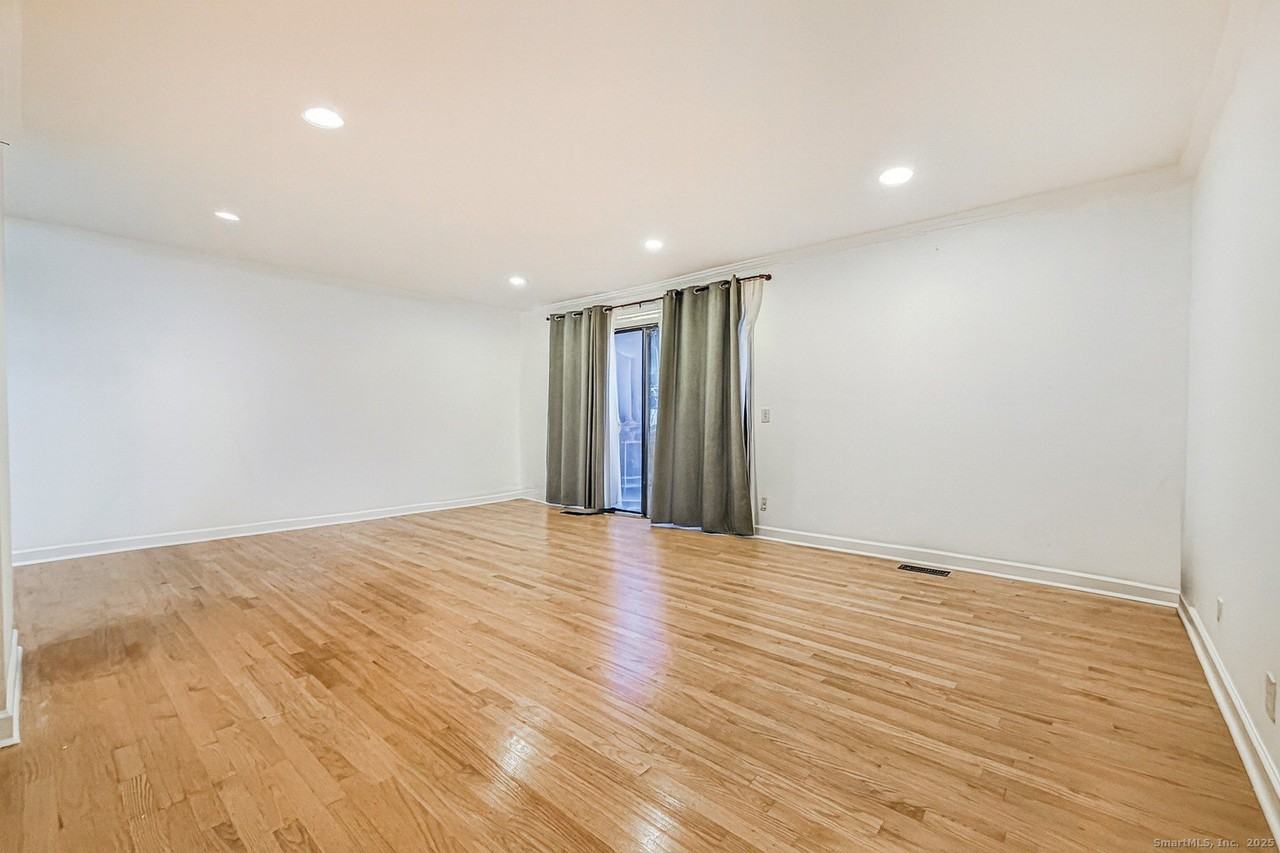 202 Soundview Ave #5 - Photo 5 of 18