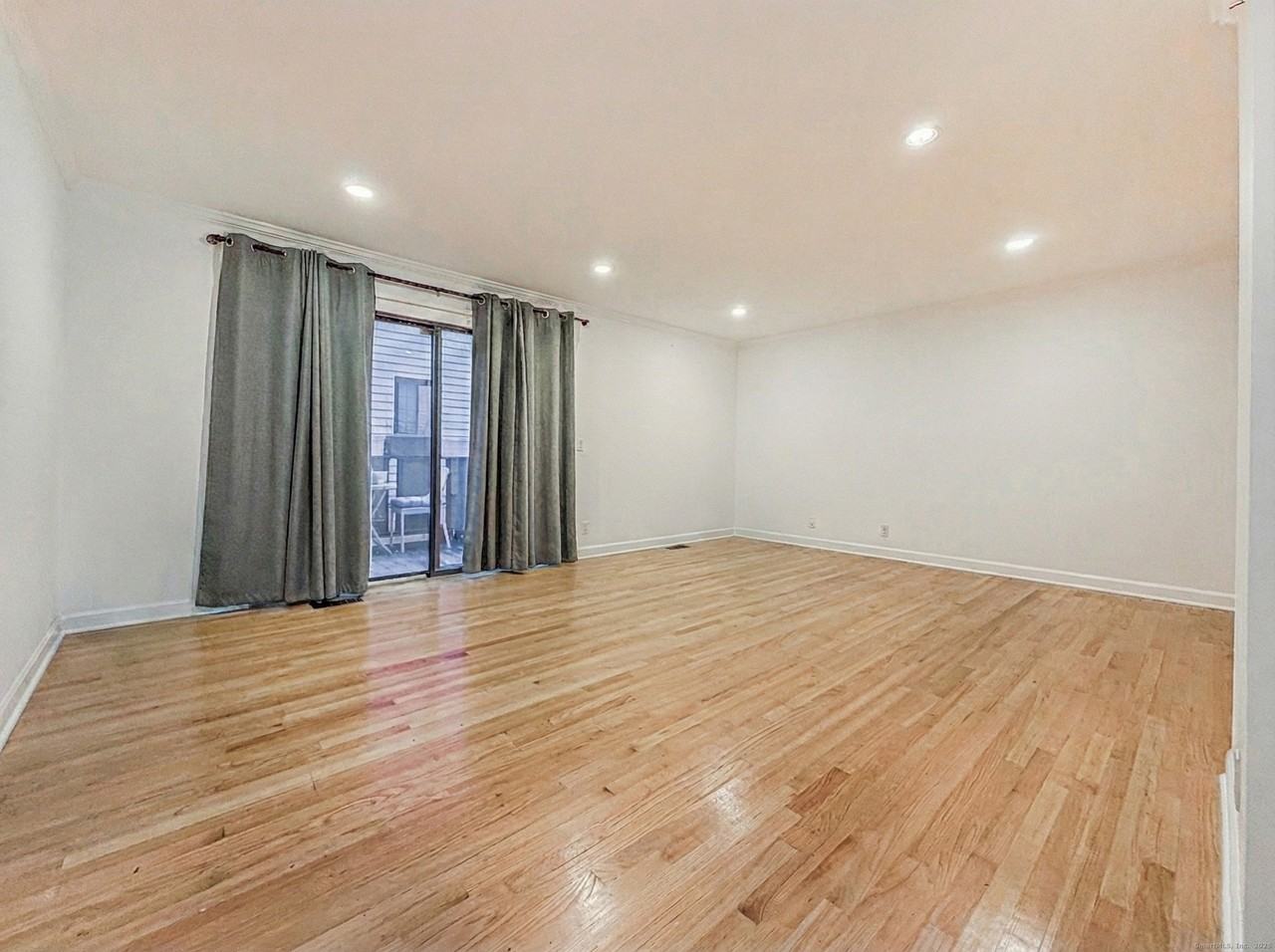 202 Soundview Ave #5 - Photo 6 of 18