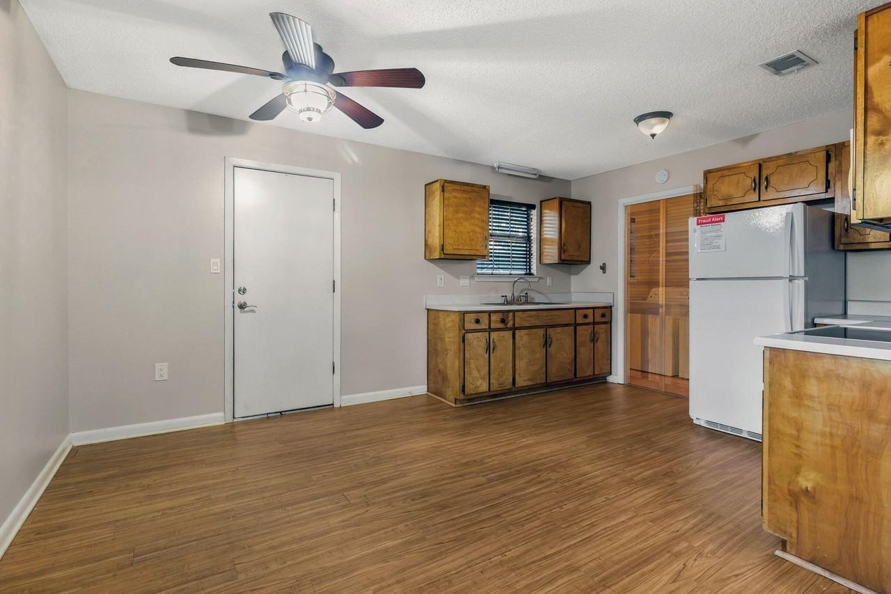 400 31st St - Photo 7 of 31