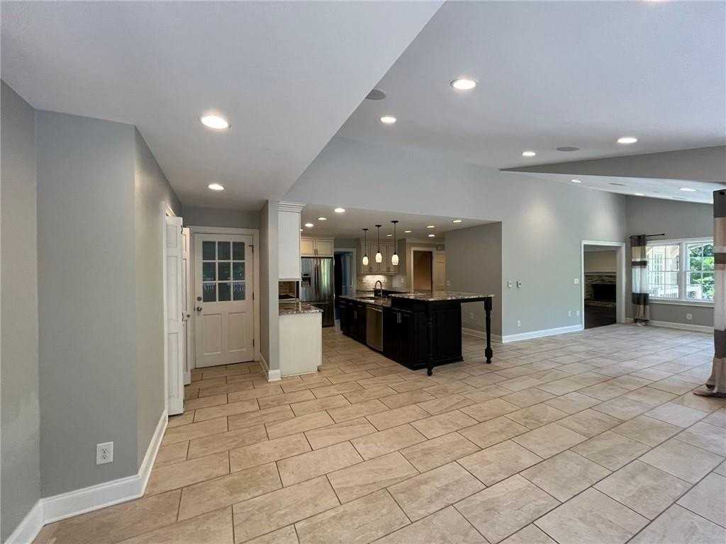 2237 Chimney Springs Dr - Photo 2 of 31