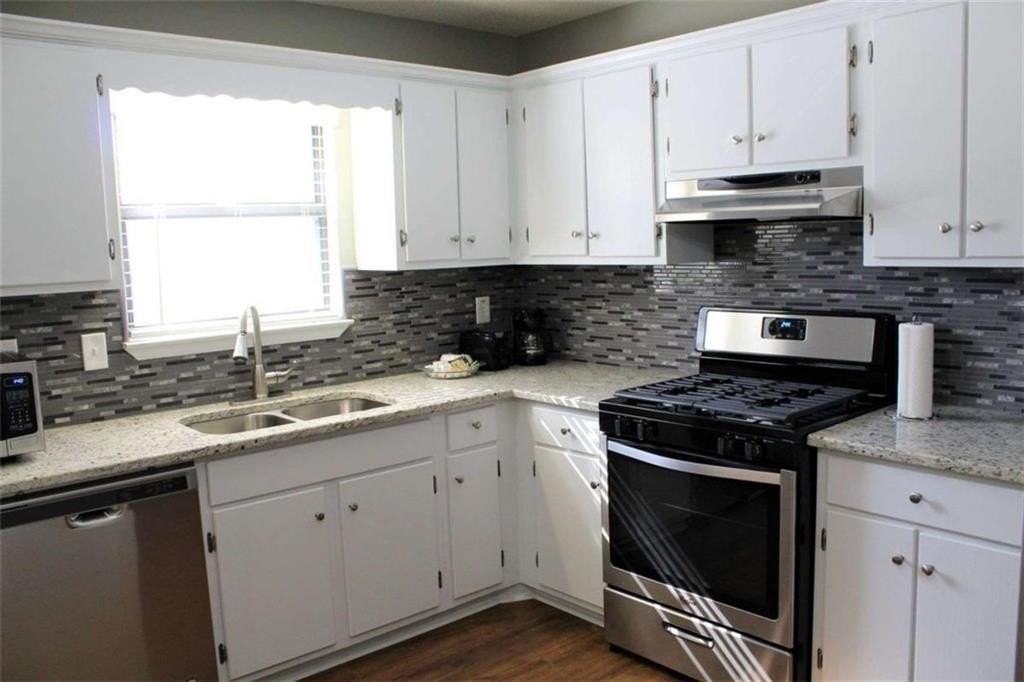 1068 Falling Water Dr Se - Photo 4 of 20