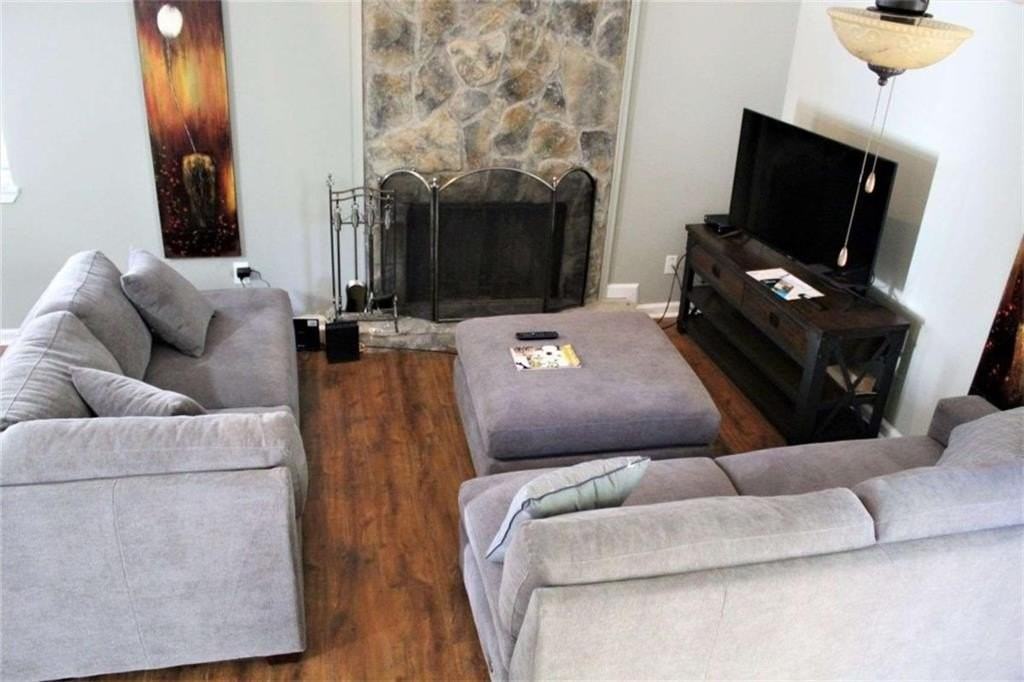 1068 Falling Water Dr Se - Photo 5 of 20