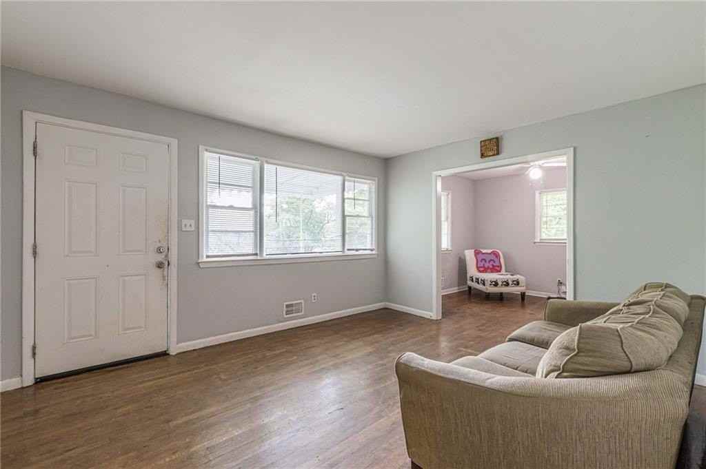 350 Brooks Ave Sw - Photo 3 of 28