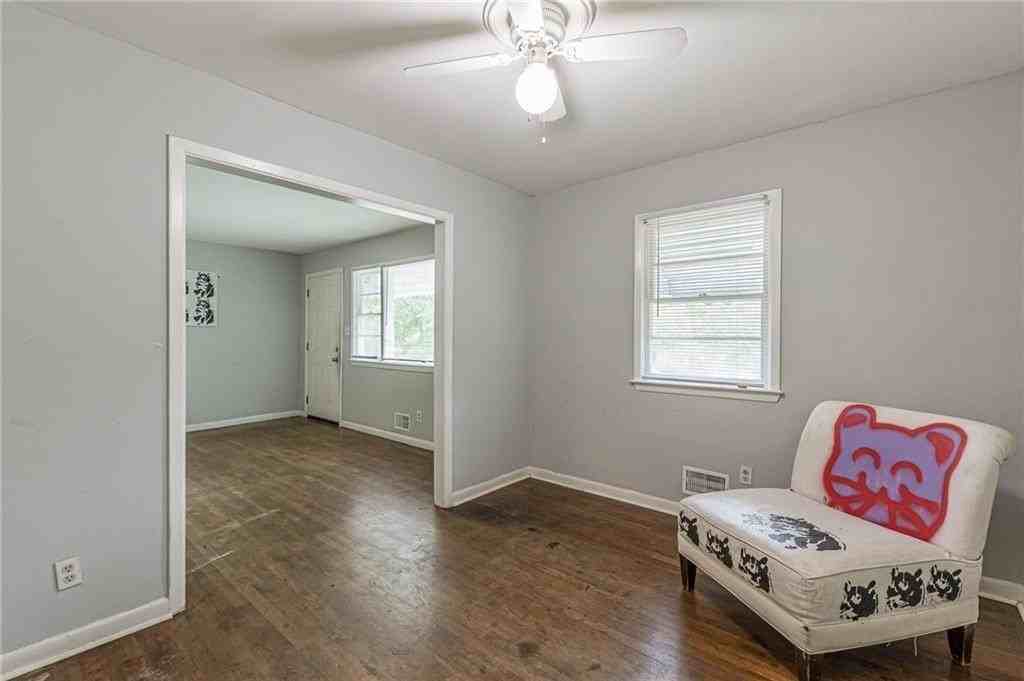 350 Brooks Ave Sw - Photo 7 of 28