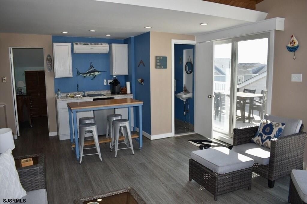 300 Beach Ave E - Photo 7 of 20