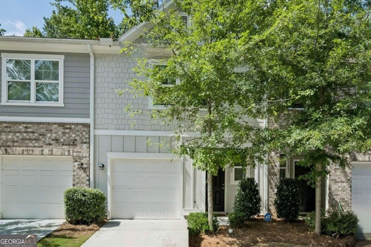 1653 Vernon Blvd - Photo 2 of 24