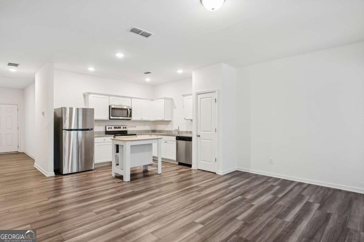 1653 Vernon Blvd - Photo 6 of 24