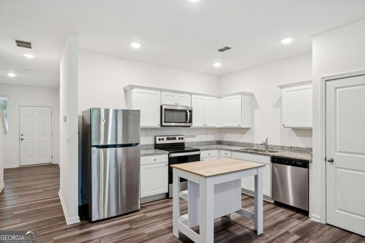 1653 Vernon Blvd - Photo 7 of 24