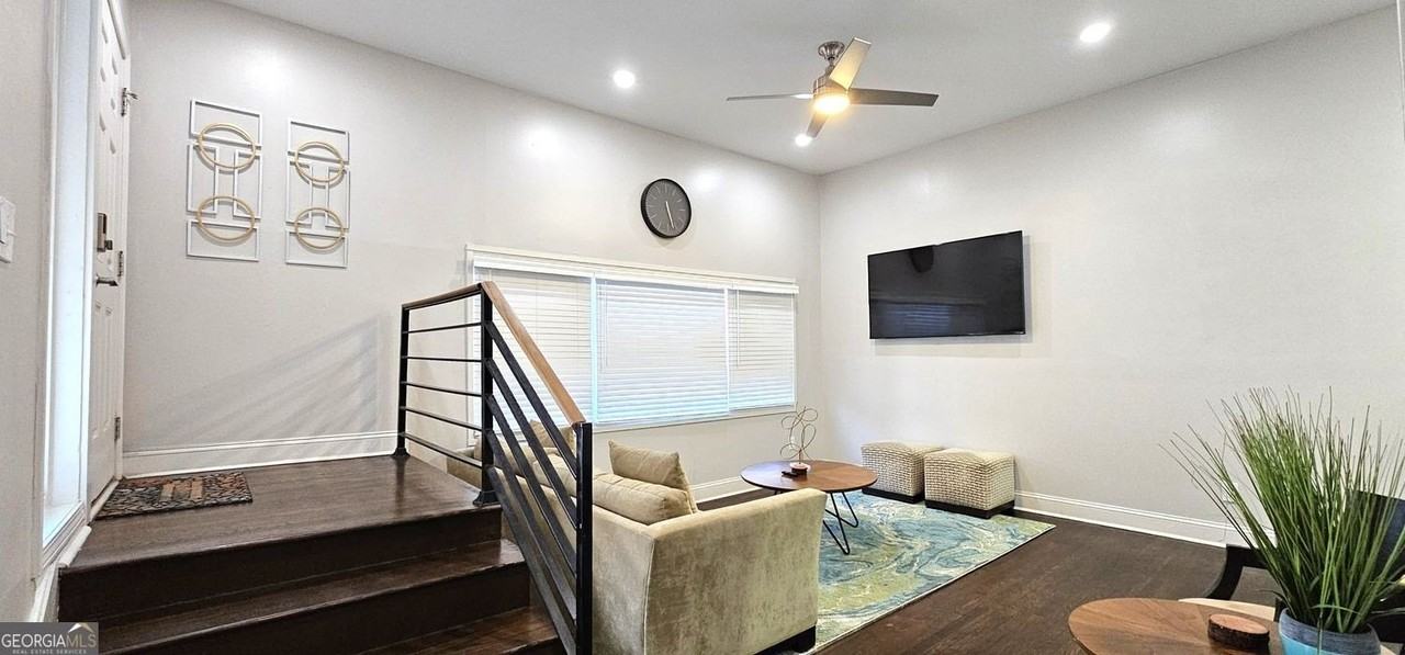 2511 Susan Ln Sw - Photo 3 of 15