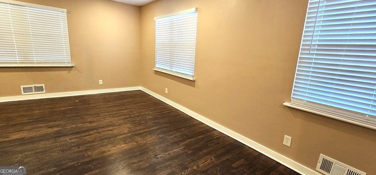 1291 Lorenzo Dr Sw - Photo 4 of 17