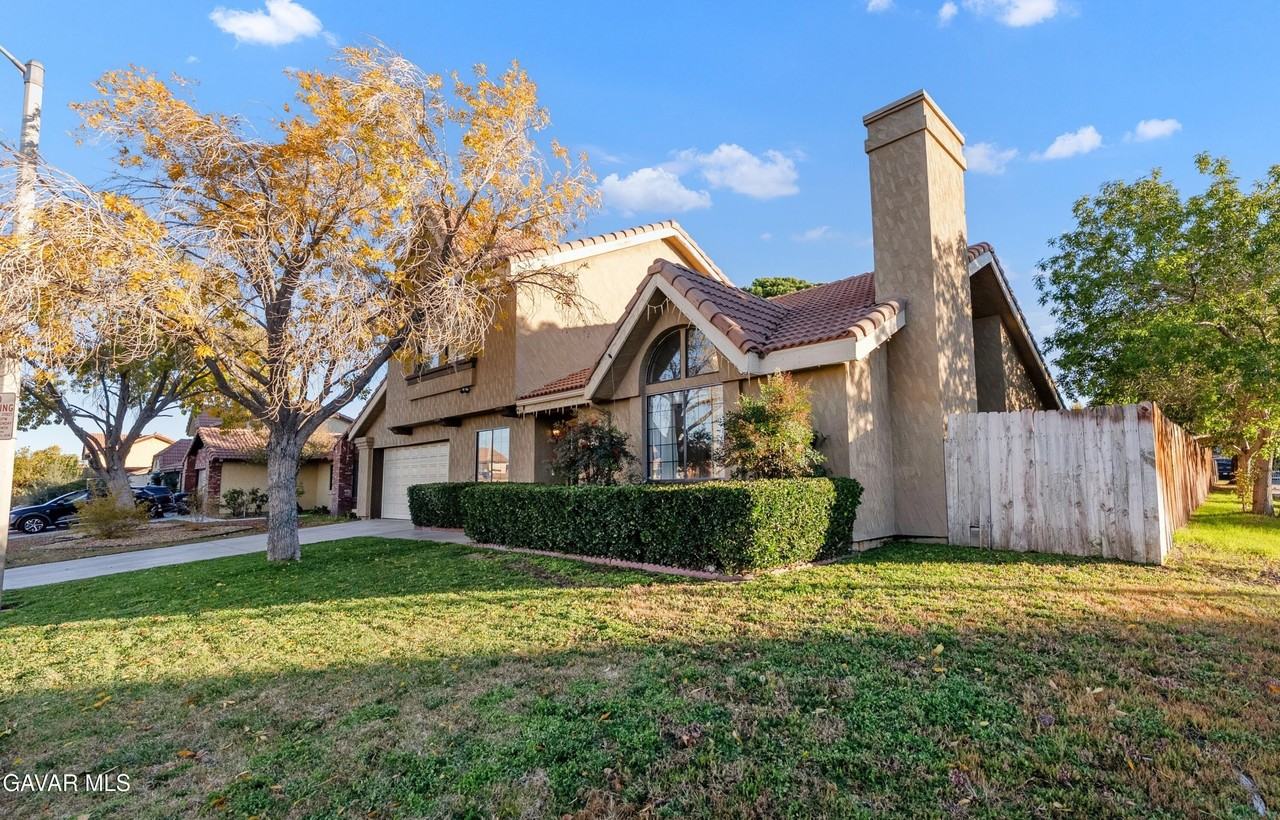 5100 Cliff Rose Dr - Photo 2 of 18