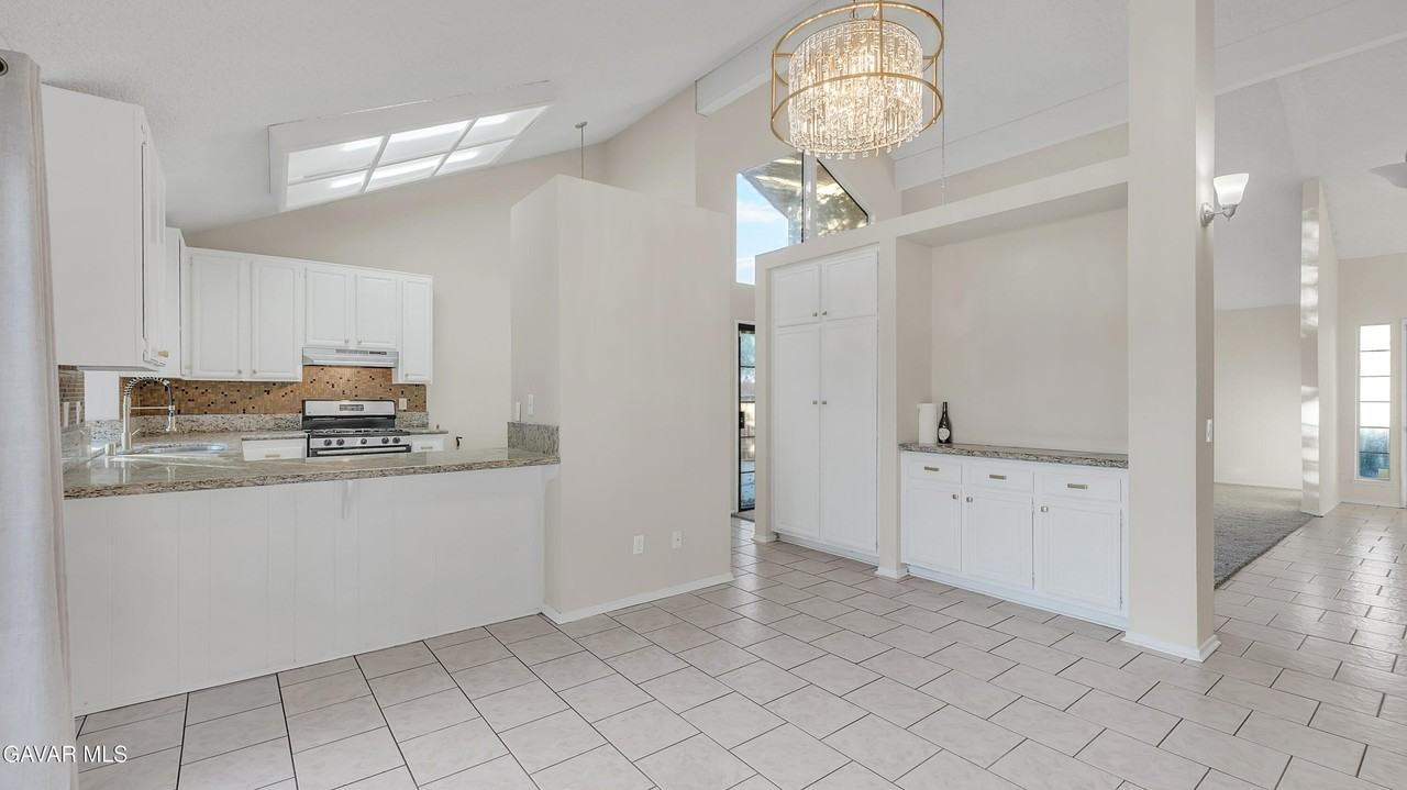 5100 Cliff Rose Dr - Photo 7 of 18