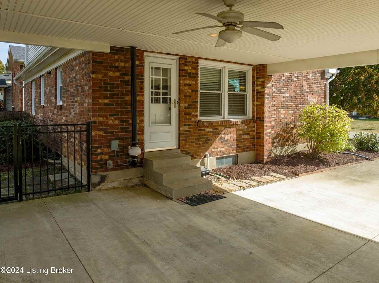 9903 Welshpool Ct - Photo 4 of 44