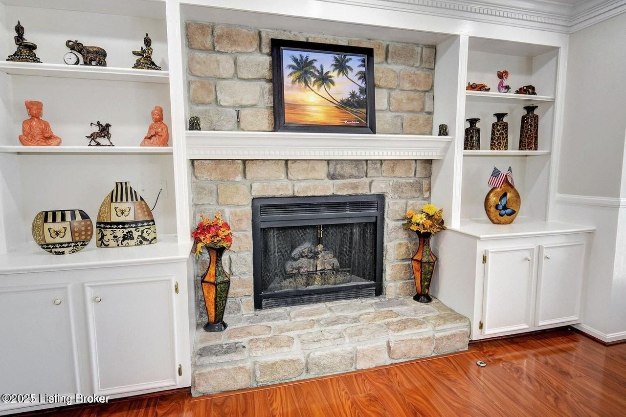 1102 Blackthorn Rd - Photo 3 of 20