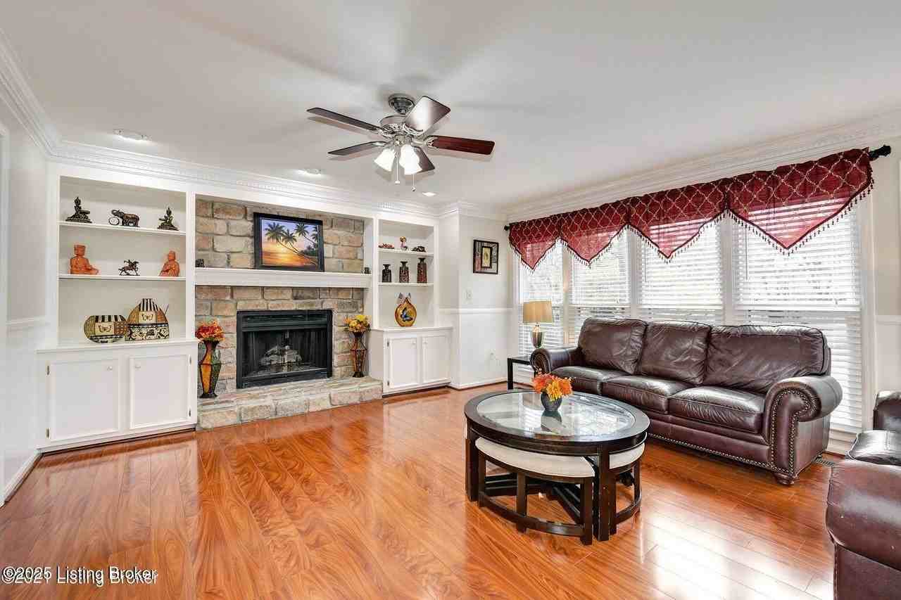 1102 Blackthorn Rd - Photo 4 of 20