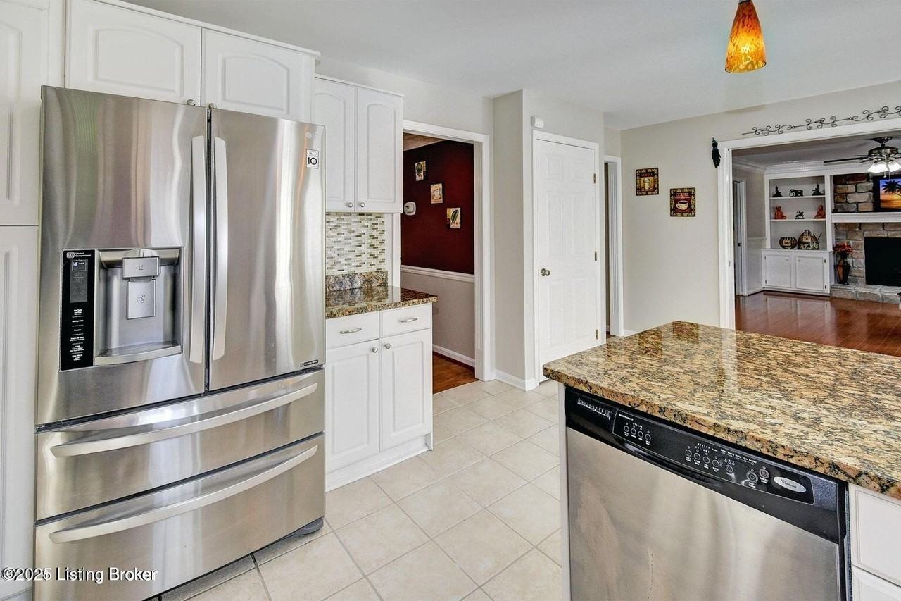 1102 Blackthorn Rd - Photo 5 of 20