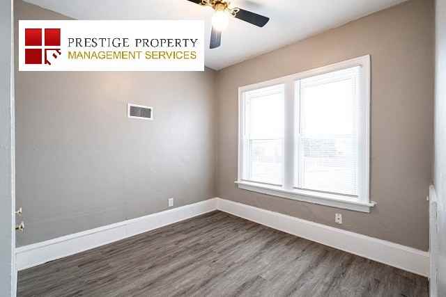 5832-5834 W Walker St Uppr - Photo 3 of 10