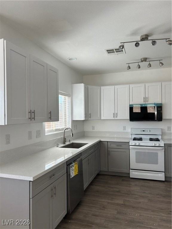 8261 Amtrak Express Ave - Photo 5 of 20