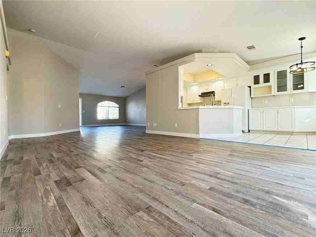 8605 Copper Mine Ave - Photo 6 of 38