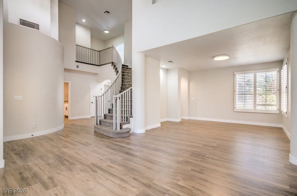 290 Francisco St - Photo 3 of 35