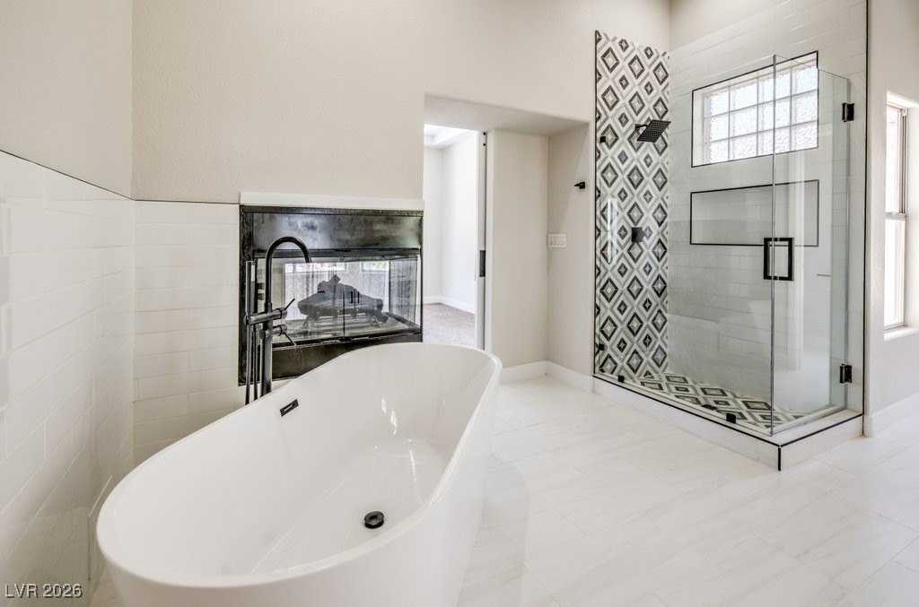 290 Francisco St - Photo 4 of 35