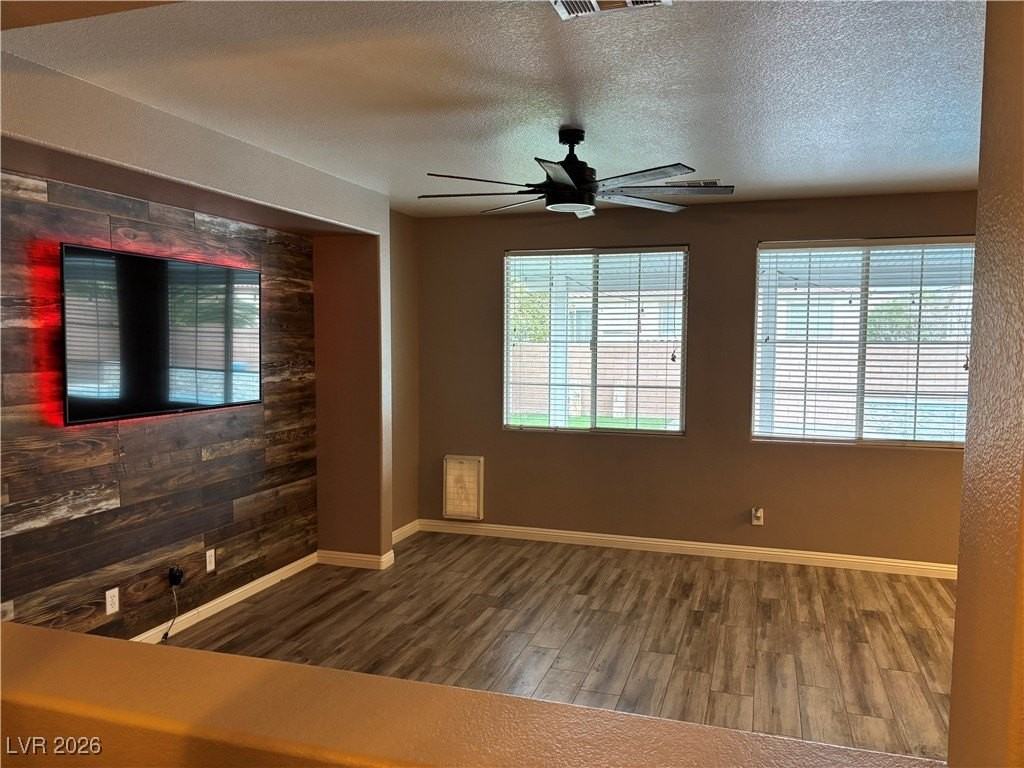 1104 Plumstead St - Photo 4 of 28