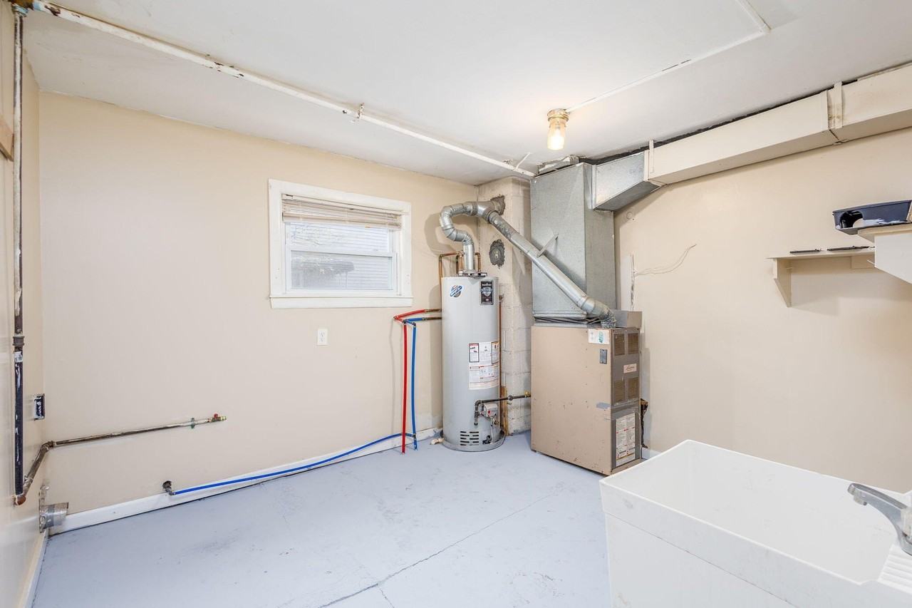 32008 Cheboygan Ct - Photo 4 of 17