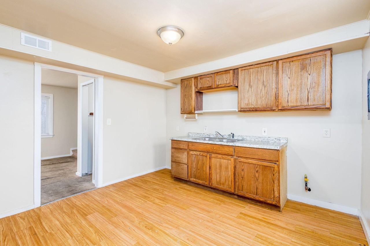 32008 Cheboygan Ct - Photo 5 of 17