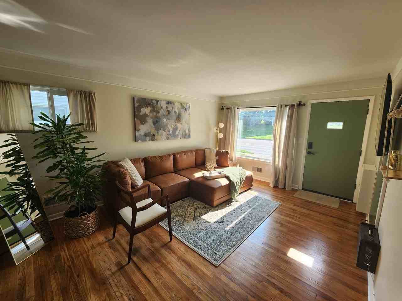 2464 Greenfield Rd - Photo 2 of 13