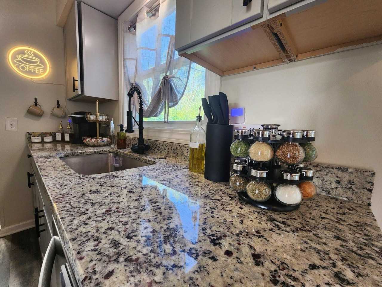 2464 Greenfield Rd - Photo 5 of 13