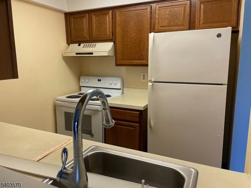 2107 Ravens Crest Dr - Photo 3 of 8