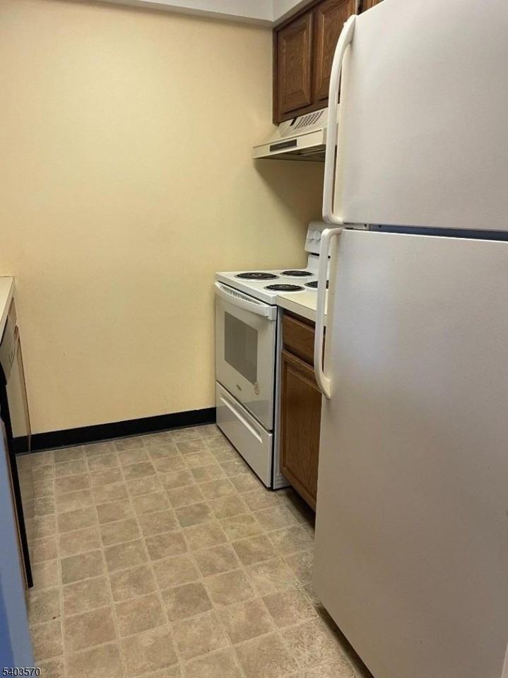 2107 Ravens Crest Dr - Photo 4 of 8