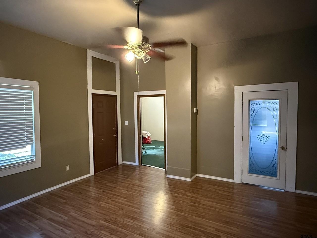 323 W Lorance St - Photo 4 of 13