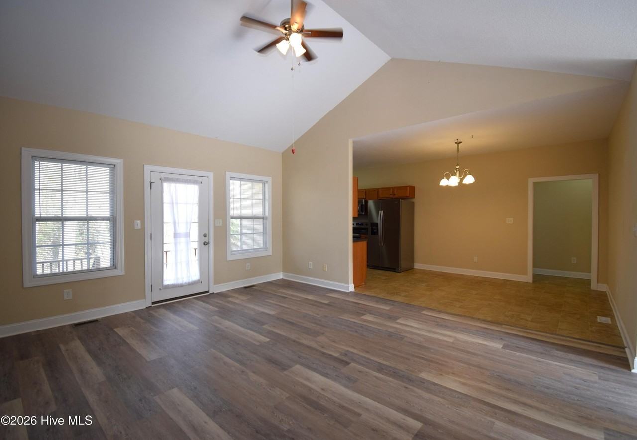 2320 Decorah Ct - Photo 2 of 15