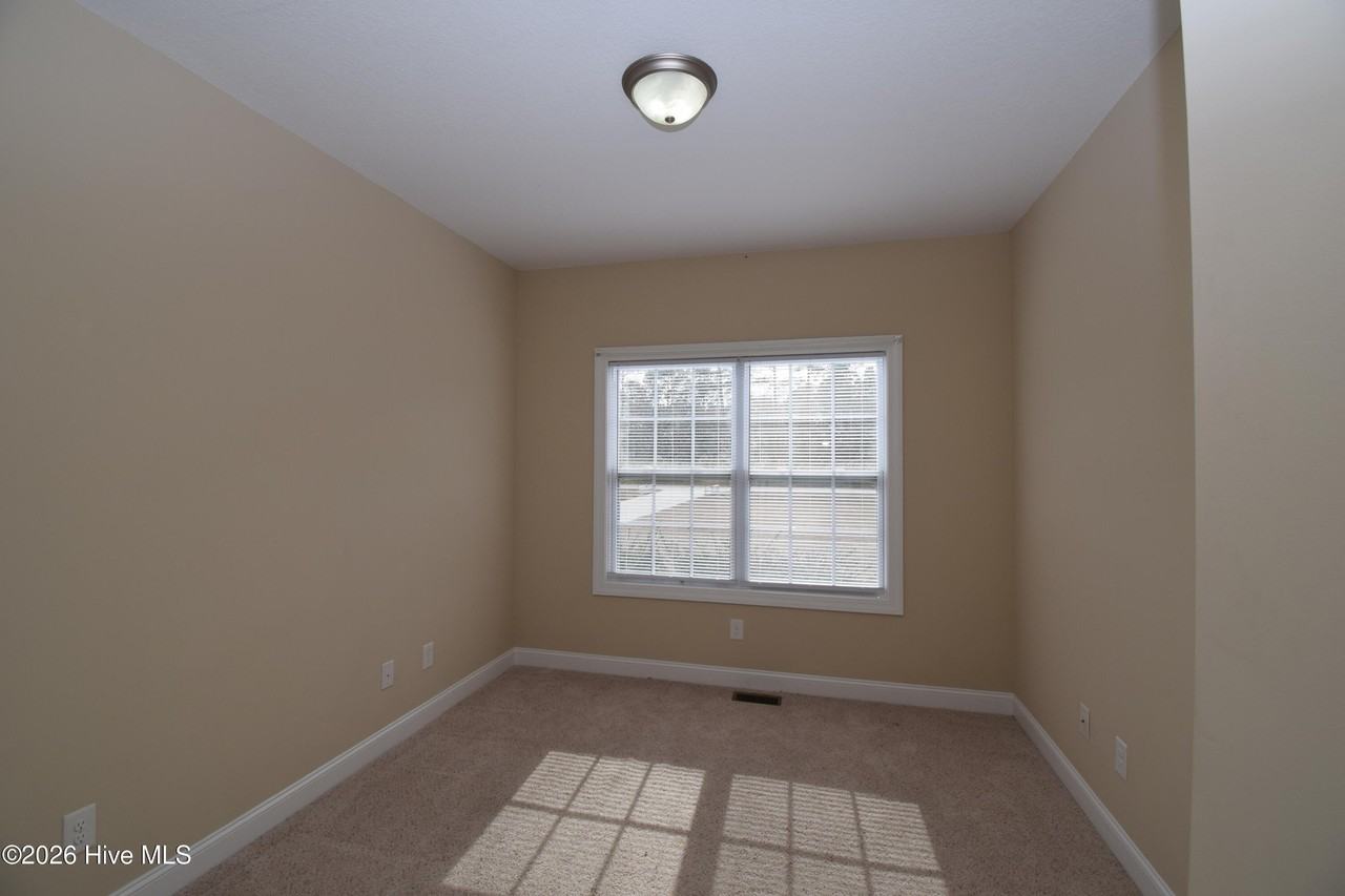 2320 Decorah Ct - Photo 7 of 15