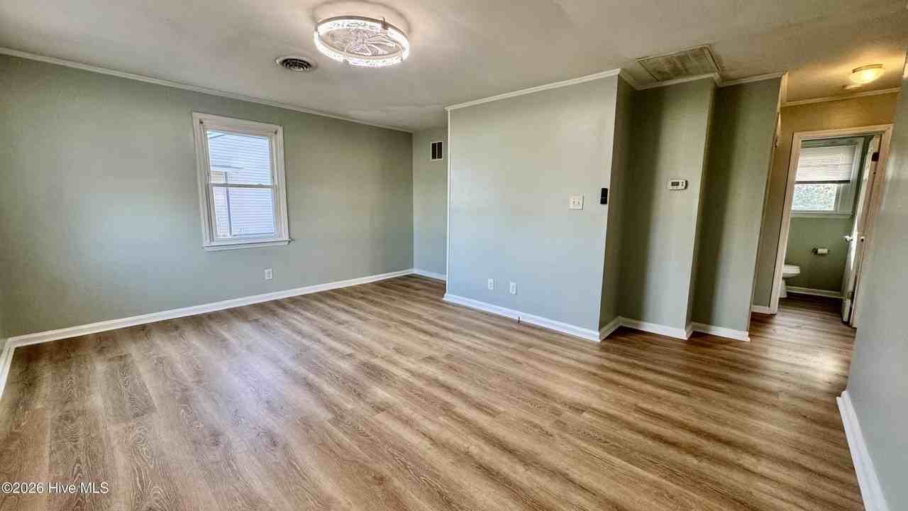 314 Starling St - Photo 2 of 10