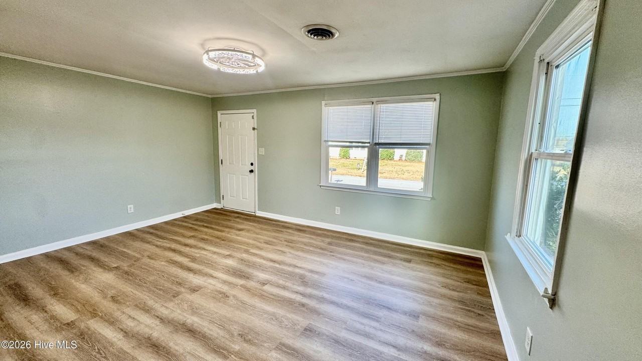 314 Starling St - Photo 3 of 10