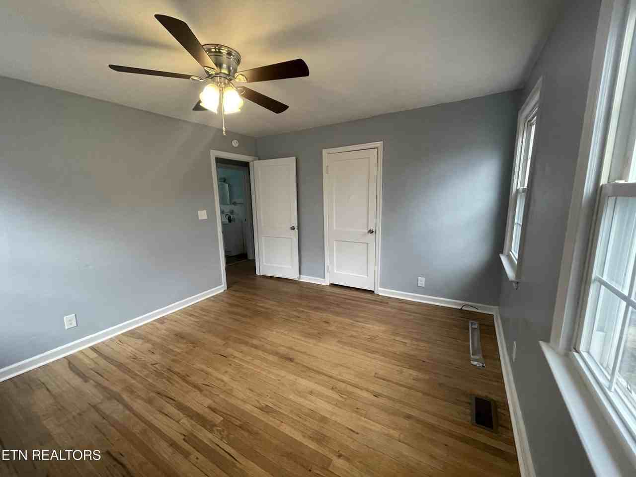 937 Shamrock Ave - Photo 3 of 16